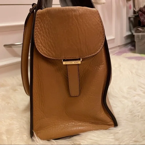 MICHAEL KORS Large Gia Satchel Tote Tan - Picture 9 of 14